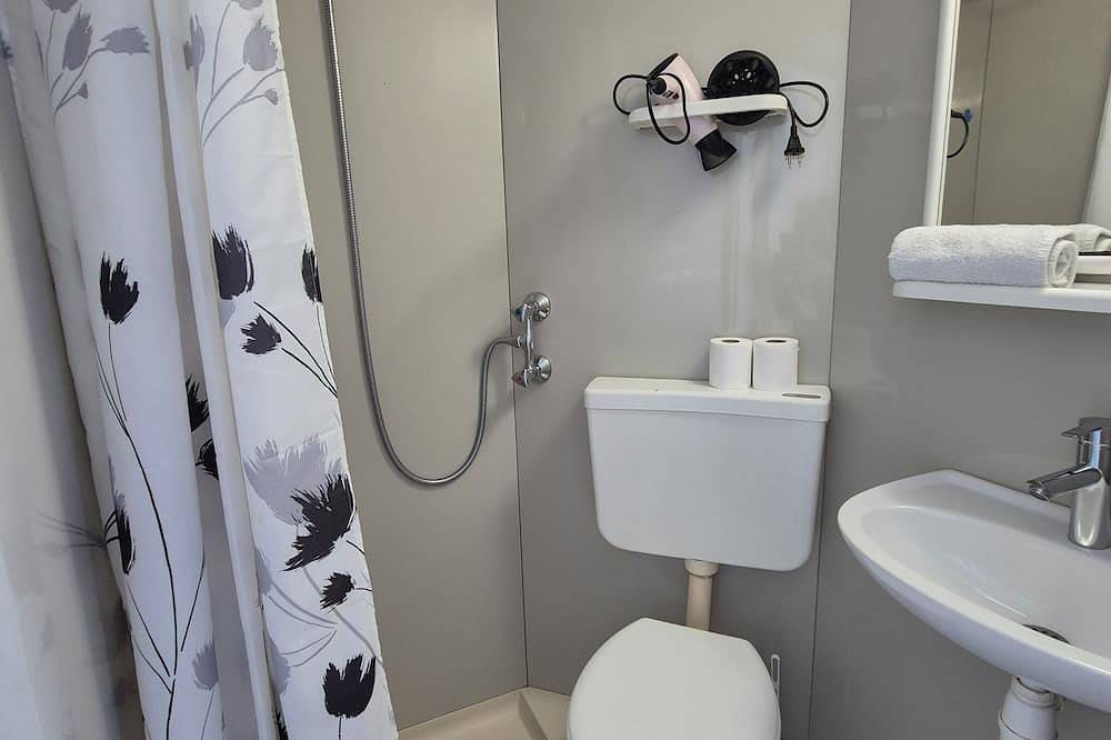 Ganze Wohnung, 🌿 Bright Studio with Courtyard • Near Train Station & Tram in Tours, Tours und Umgebung