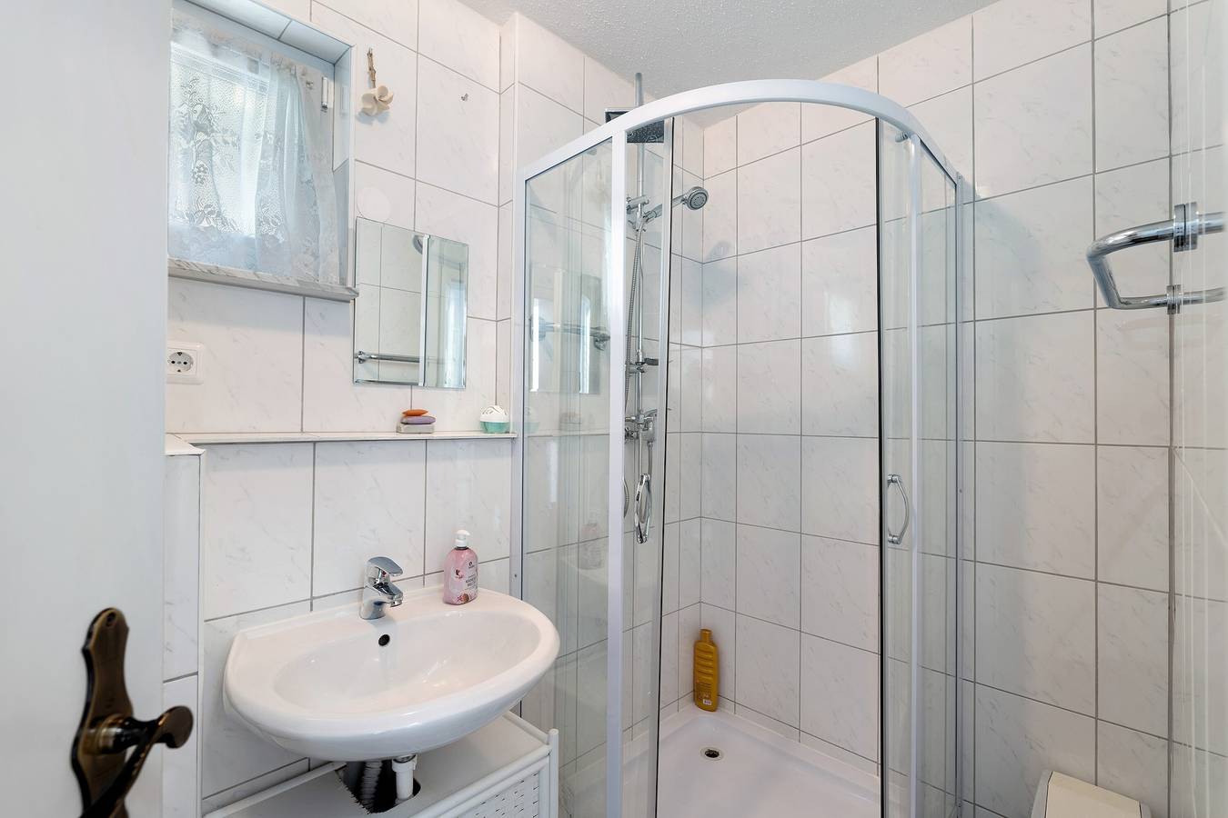 Zimmer 7 mit Gemeinschaftsterrasse und Wlan in Baden-Baden, Nordschwarzwald