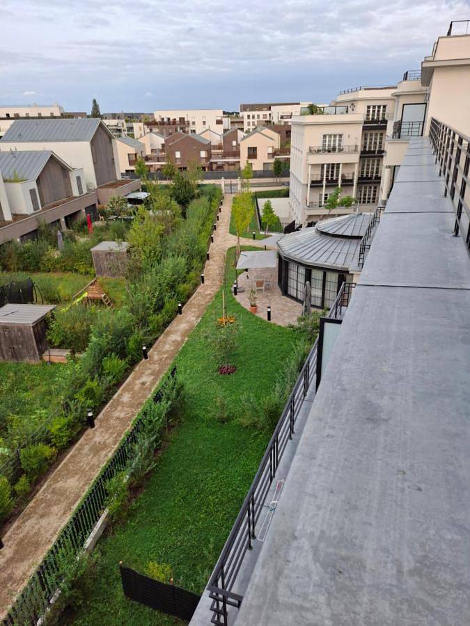 Appartement entier, One-Bedroom Apartment in Saint-Cyr-l'École, Yvelines