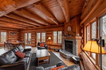 Cabin Rentals And Lodges for 8 Guests in Lac-Supérieur, Quebec, Picture 2