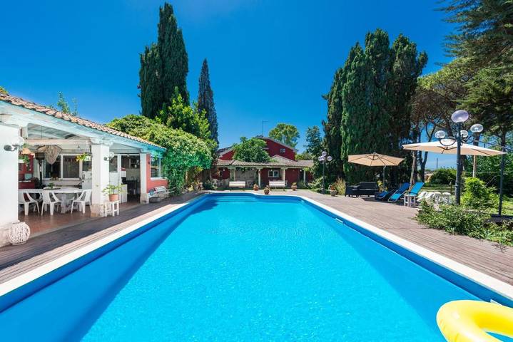 Ferienhaus für 15 Personen, mit Terrasse und Garten sowie Pool