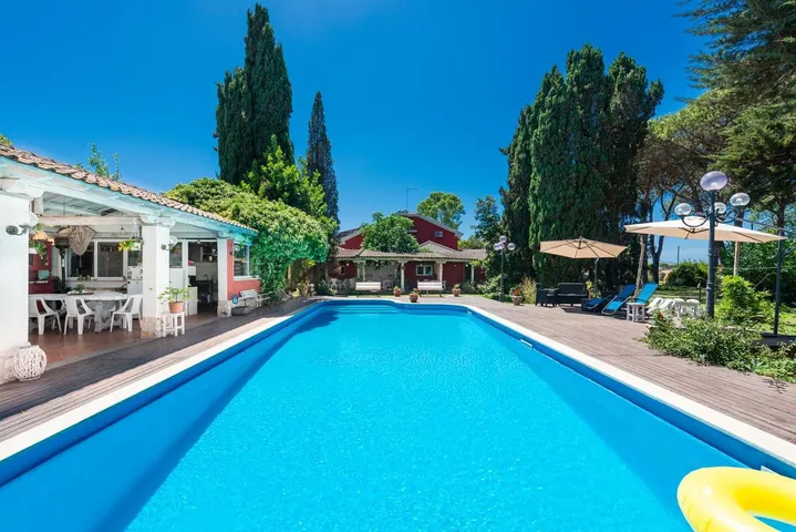Chalet para 15 personas, con jardín y piscina - 1