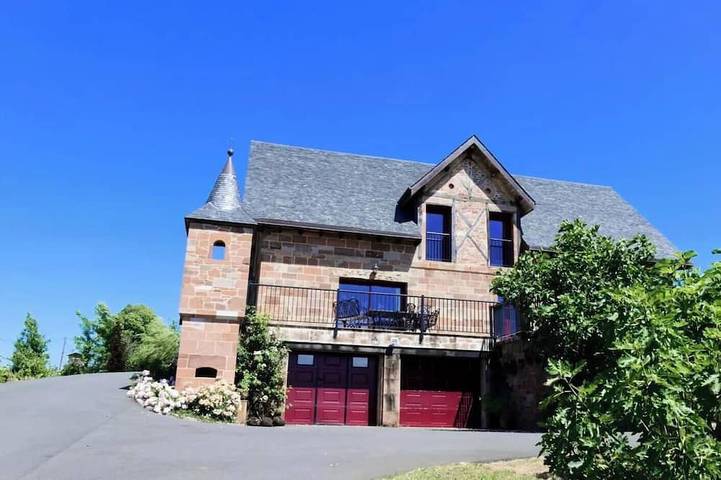 Location de vacances pour 12 personnes, avec Terrasse à Juillac