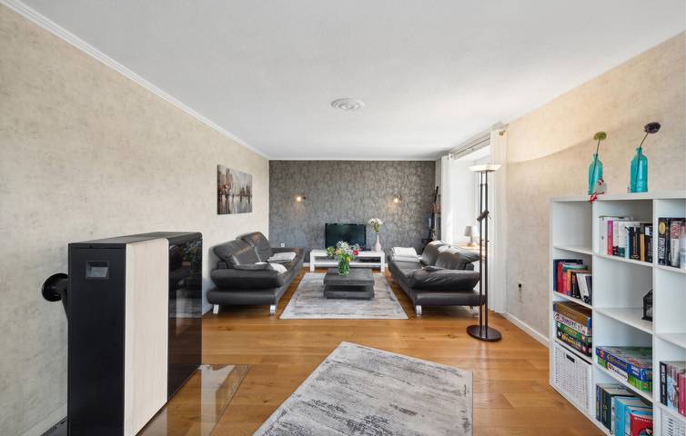 Ganze Ferienwohnung, Saxler Appartement mit Terrasse, Parkplatz & Satelliten-TV in Gillenfeld, Vulkaneifel
