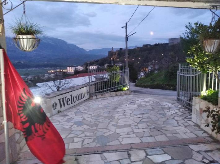 Chambre d’hôte pour 3 personnes, avec jardin et vue dans Gjirokastër - 4
