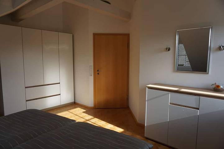 Ganze Wohnung, Ferienwohnung mit  Wintergarten, in  ruhiger Lage mit Außensitzplatz für 4 Pers. in Dürrwangen, Romantische Straße