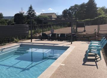 Gîte pour 15 personnes, avec jardin et piscine à Émeringes