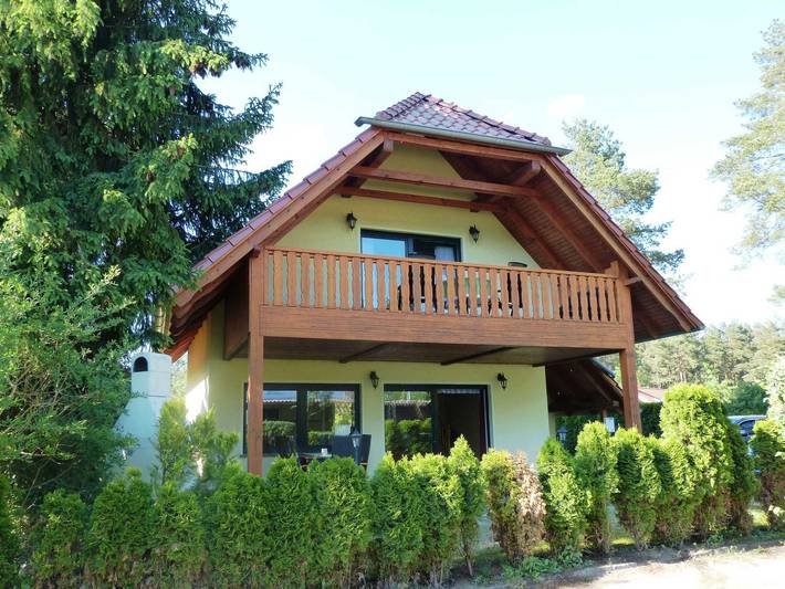 Bungalow für 4 Personen, mit Balkon und Seeblick sowie Garten, kinderfreundlich am Fleesensee
