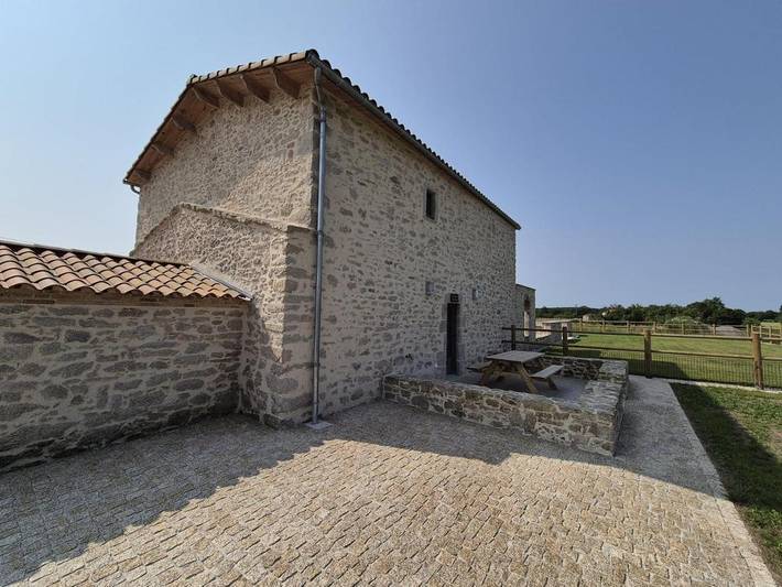 Gîte pour 4 personnes, avec jardin et terrasse à La Bruffière