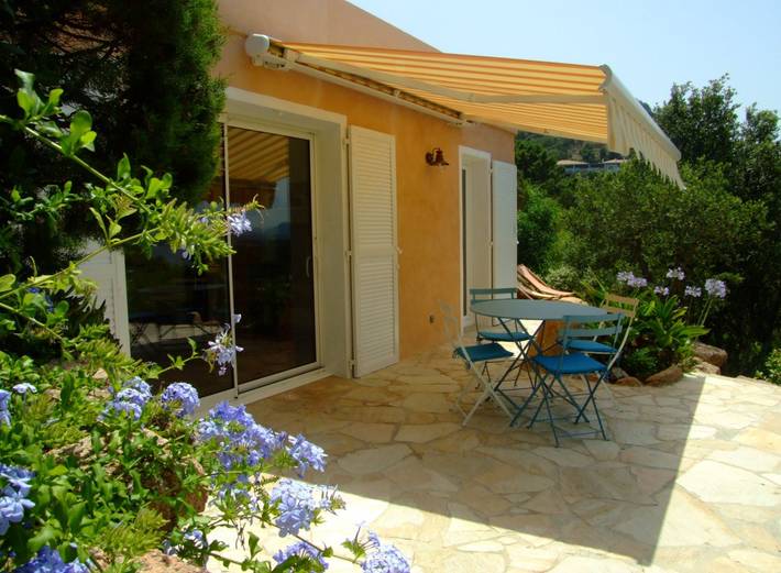 Gîte pour 4 personnes, avec terrasse ainsi que jardin et piscine à Porto-Vecchio - 2