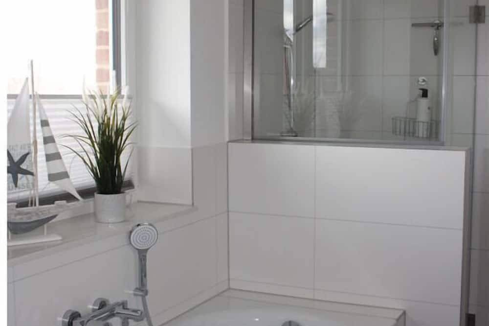 Ganze Wohnung, Ferienwohnung Seeblick pur in Dersau, Südliche Ostseeküste
