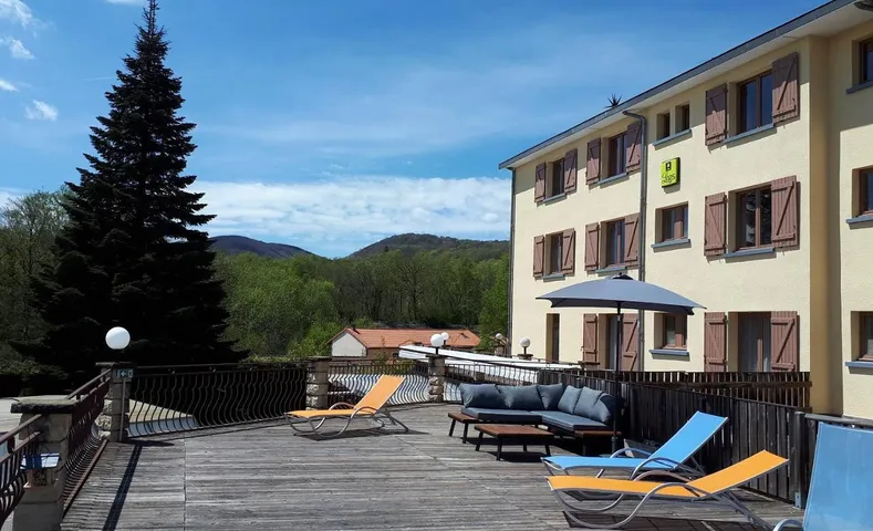 Hotel para 3 personas, con piscina y jardín - 1