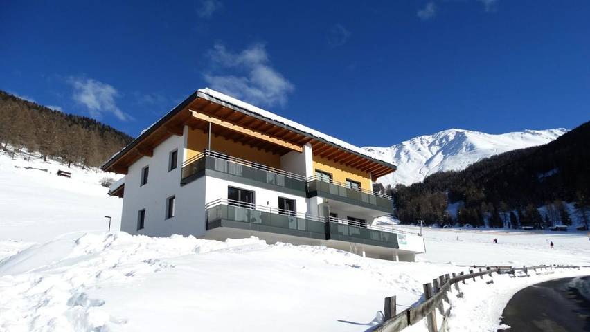 Vakantiewoning voor 5 personen, with uitzicht and sauna as well as balkon in Fendels