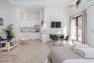 Apartment for 2 People in El Candado, Malaga, Photo 3