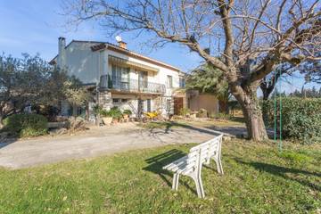 Gîte pour 6 personnes, avec jardin et terrasse à Montfrin