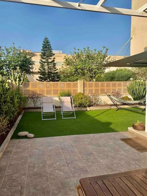 Apartamento de vacaciones para 6 personas, con piscina y piscina para niños además de vistas y jardín - 1