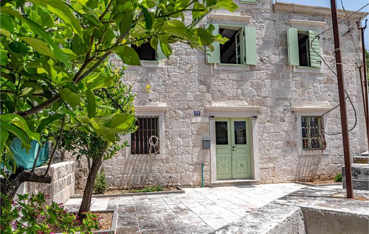 Moderne 170 m² große Wohnung mit Pool, Terrasse und 2,5 km Entfernung zum Strand in Viganj, Dubrovnik-Neretva