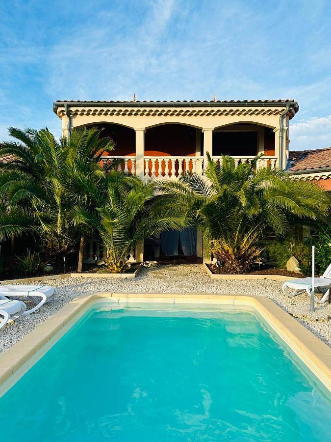 Location de vacances pour 2 personnes, avec jardin et terrasse ainsi que piscine et vue à Villeneuve-de-Berg - 2