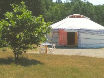 Tente pour 4 personnes, avec vue et jardin ainsi que piscine et bassin pour enfant dans Côte-d'Or