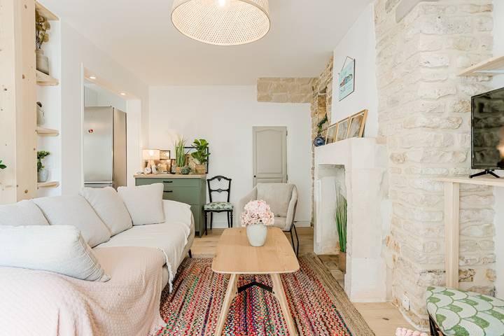 Maison de vacances 'Charmante Maison Pierre À Ors' avec terrasse privée in Le Château-d'Oléron, Côte de Beauté