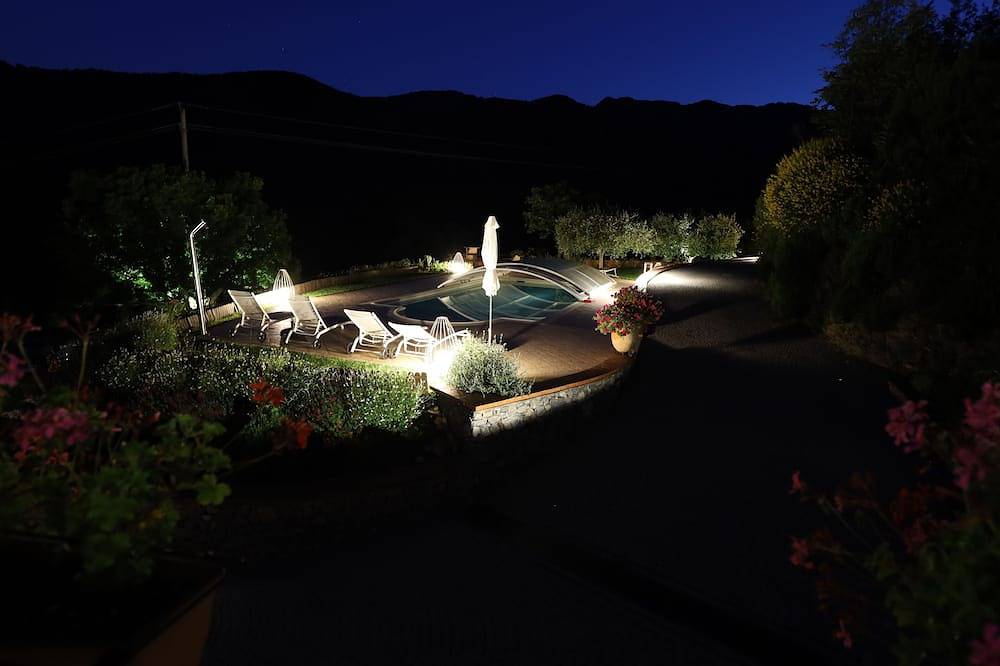 Entire apartment, First floor villa with heated pool and garden in Rialto, Ligurian Alps