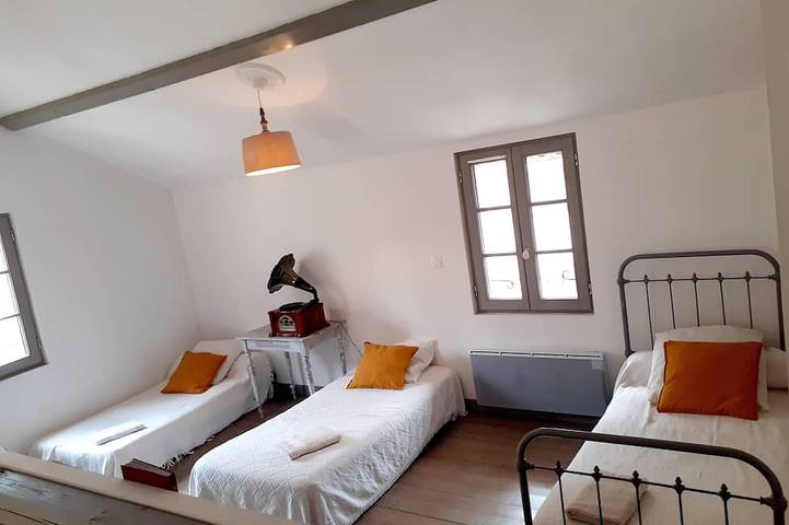 Location de vacances pour 10 personnes, avec jardin et piscine, animaux acceptés à Sarrant - 3