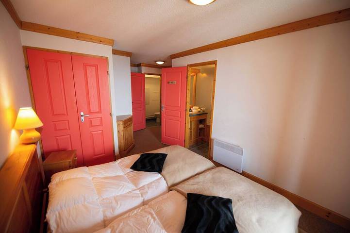 Oz/Alpe d'Huez 150m slopes, up to 18pers, Jacuzzi, en-suite bedrooms in Oz, Nationalpark Écrins