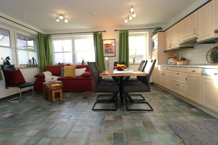 Ferienwohnung für 5 Personen, mit Balkon und Sauna in Wustrow