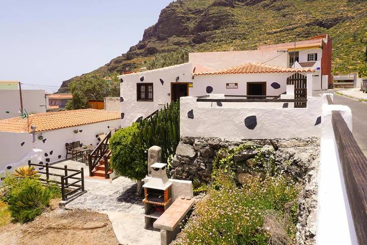 Gîte pour 4 personnes, avec jardin et vue dans Tamaimo