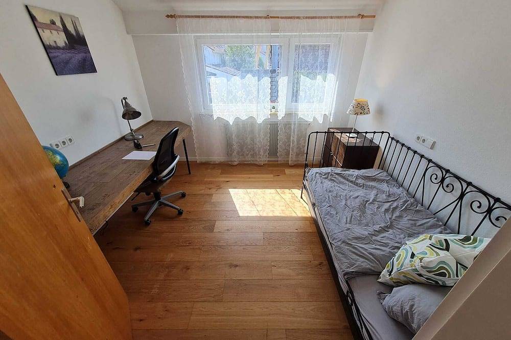 Ganze Wohnung, Helle 3-Zi-Wohnung/ Nähe Messe und Flughafen Stuttgart, zentral & grün in Wolfschlugen, Landkreis Esslingen
