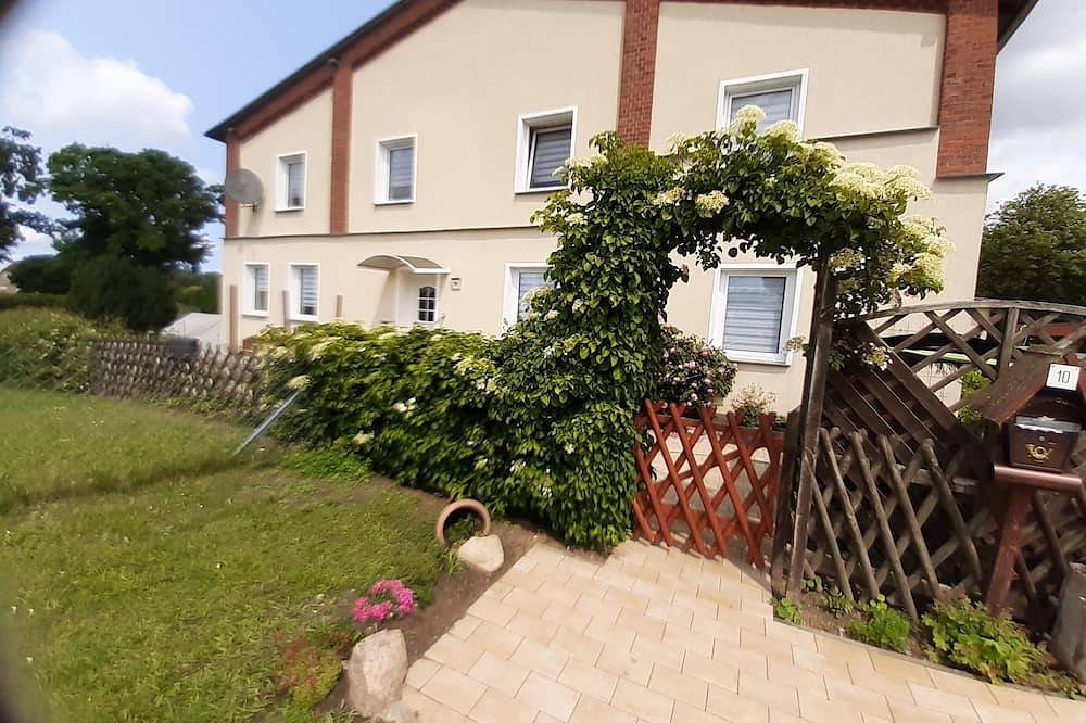 Ganze Wohnung, Ferienwohnung in Ostseenähe, vor den Toren der Hansestadt Wismar in Zurow, Nordwestmecklenburg (Wismar und Umgebung)
