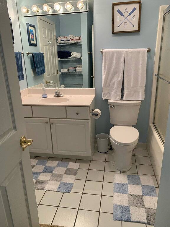 Ganze Wohnung, 3 Br; 2 Ba; Hafen Towne Eigentumswohnung; Scenic Main Channel View - Viel Spaß! in Lake Ozark, Lake of the Ozarks