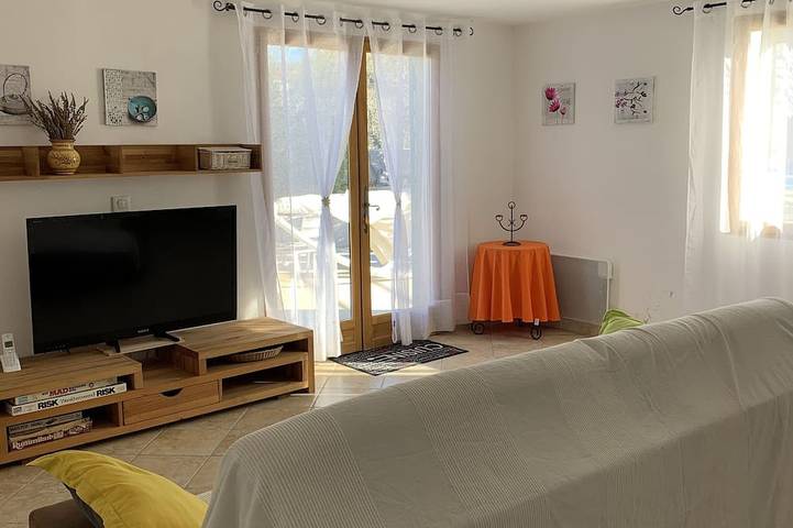 Location de vacances pour 5 personnes, avec piscine à Roche-Saint-Secret-Béconne - 4