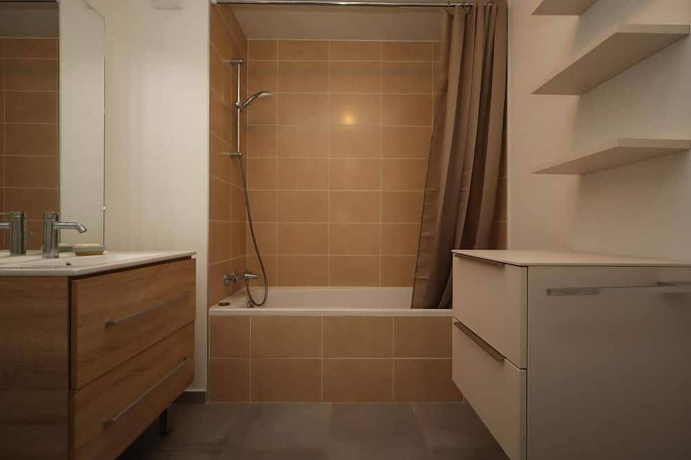 Entire apartment, 350m from resort center, Ground floor, parking, 72m², Les Houches in Servoz, Bonneville region