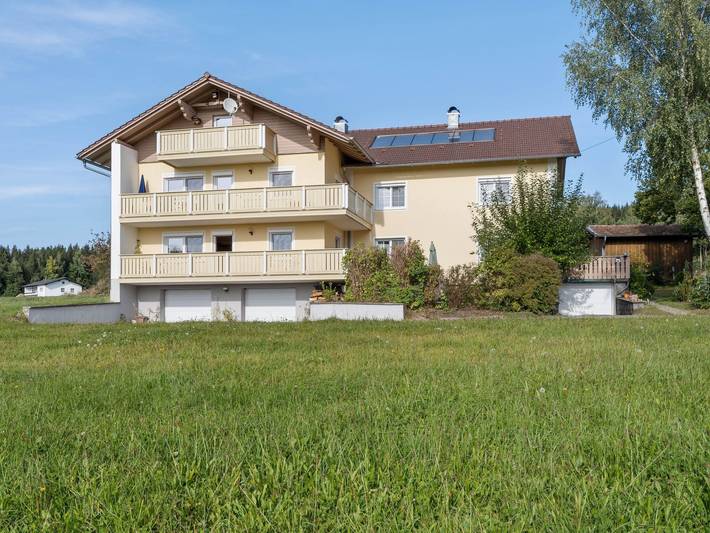 Ferienwohnung für 5 Personen, mit Balkon und Terrasse sowie Garten in Viechtach