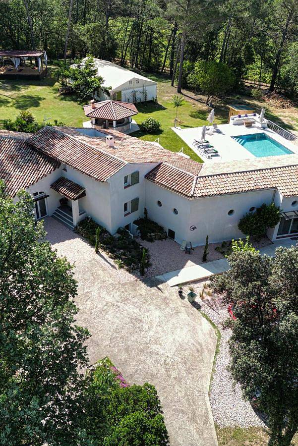 Location de vacances pour 20 personnes, avec sauna et vue ainsi que jardin et piscine à Brignoles - 2