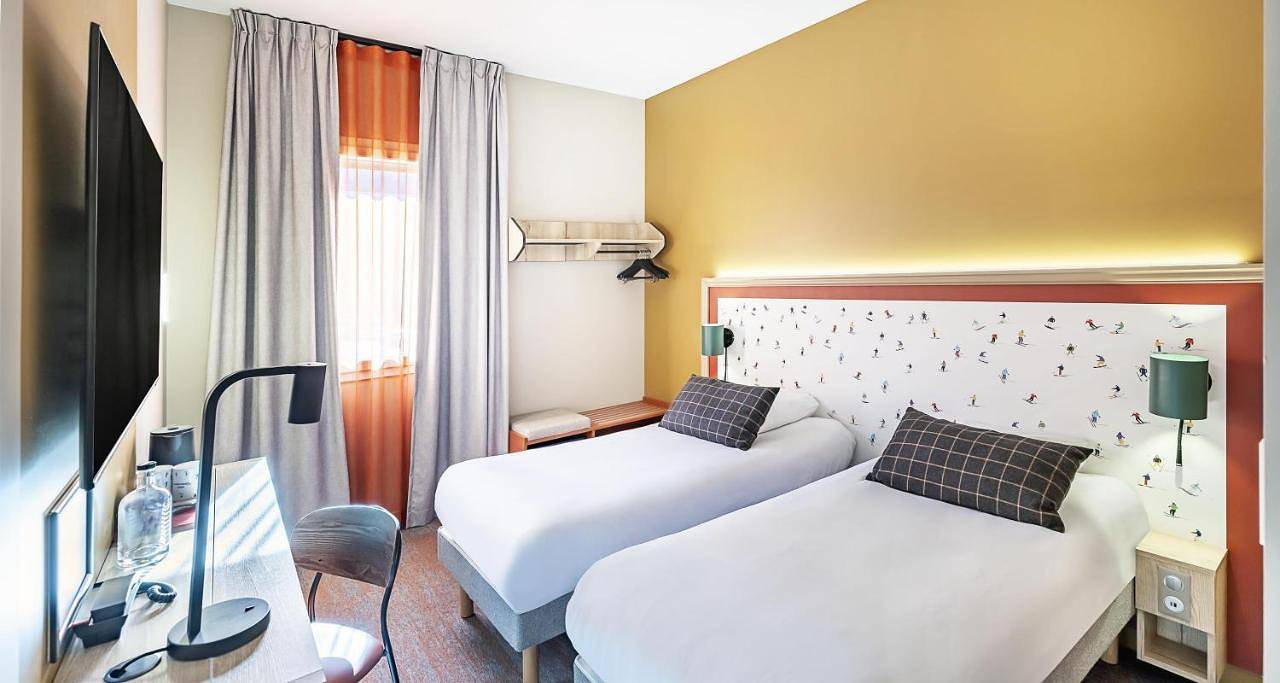 Family Room with Queen Bed and Sofa Bed - Non-Smoking in Saint-Jean-de-Maurienne, Région de Saint-Jean-de-Maurienne