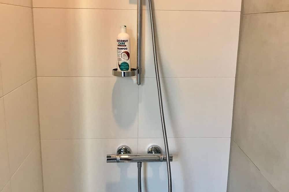 Appartement entier, Studio 2 pièces avec salle de bain dans villa de ville avec parking privé gratuit in Amsterdam Nieuw-West, Hollande-Septentrionale