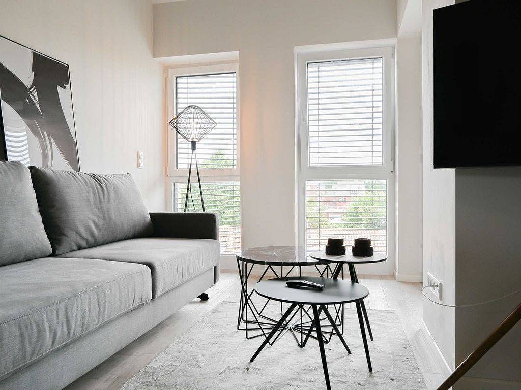 Ganze Wohnung, Moderne Ferienwohnung Deichzauber mit überdachtem Balkon, Wlan und Flussblick in Norden, Norden und Umgebung