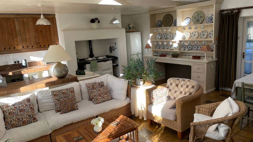 Vacation rental for 8 people, with Ocean view and Terrace as well as Yard and Lake view in Wiltshire