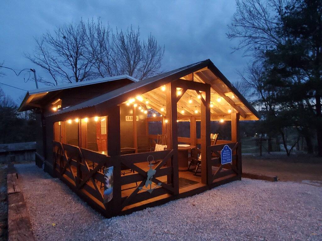 The Little Hideaway at Beaver Creek (1 mile from Beaver Creek Marina) in Lake Cumberland