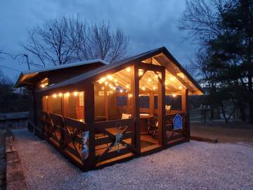 Log Cabin for 5 Guests in Lake Cumberland, Kentucky, Picture 2