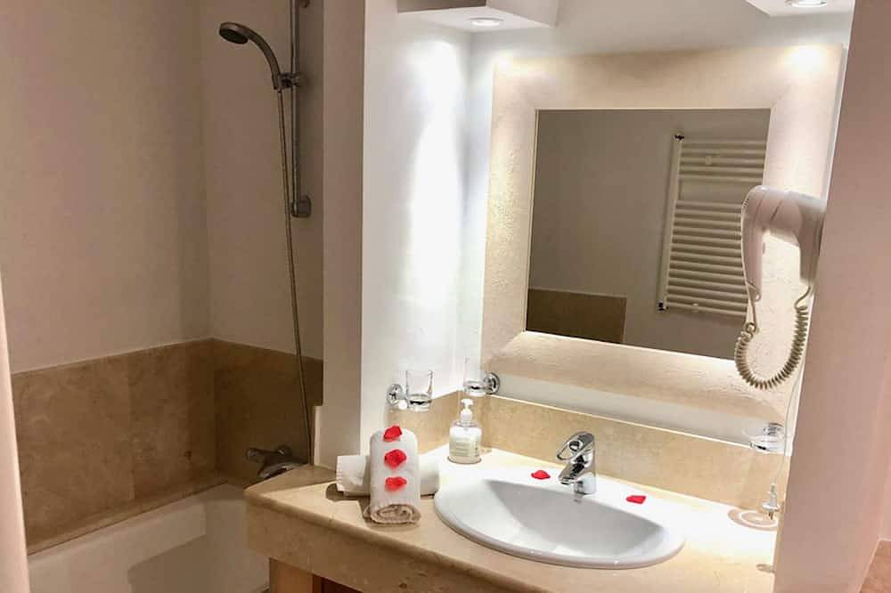 Villa de lujo con piscina privada frente al golf (limpieza salida  incl.) in Benalup-Casas Viejas, Costa de la Luz