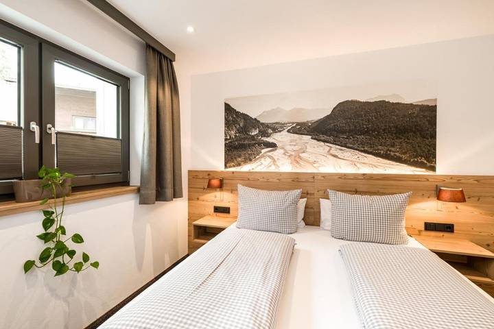 Ferienwohnung für 4 Personen, mit Garten und Ausblick in Höfen - 2