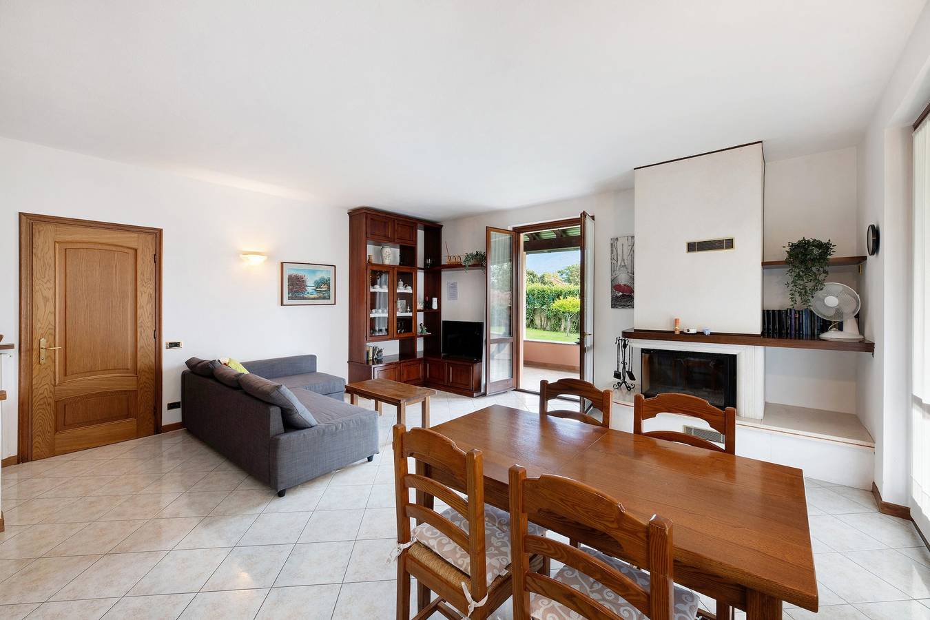 Ganze Wohnung, Apartment 'Lago' mit Bergblick, privater Terrasse und Wlan in Dongo, Comer See