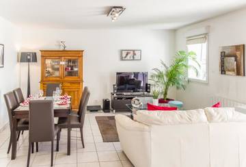 Gîte pour 4 personnes, avec jardin et vue à Décines-Charpieu
