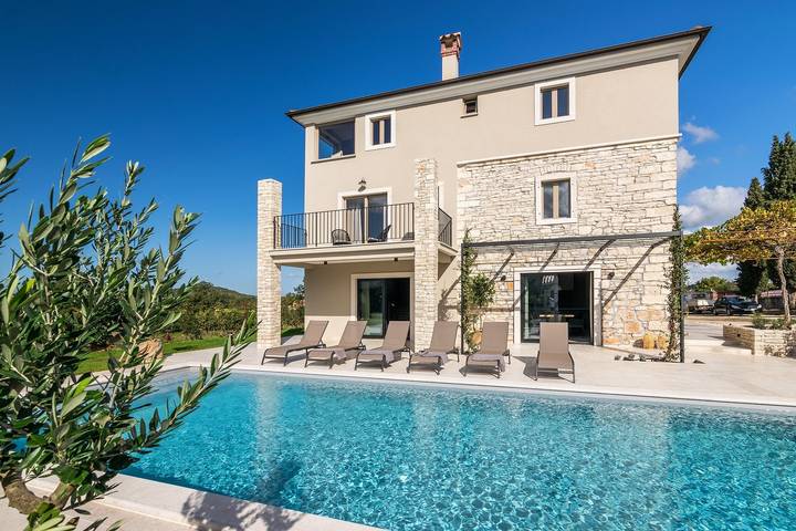 Ferienhaus für 11 Personen, mit Pool und Garten