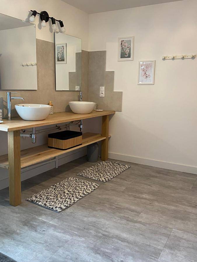 Chambre d’hôte pour 4 personnes, avec Terrasse et Jardin ainsi que Piscine et Vue dans Parc national de forêts - 3