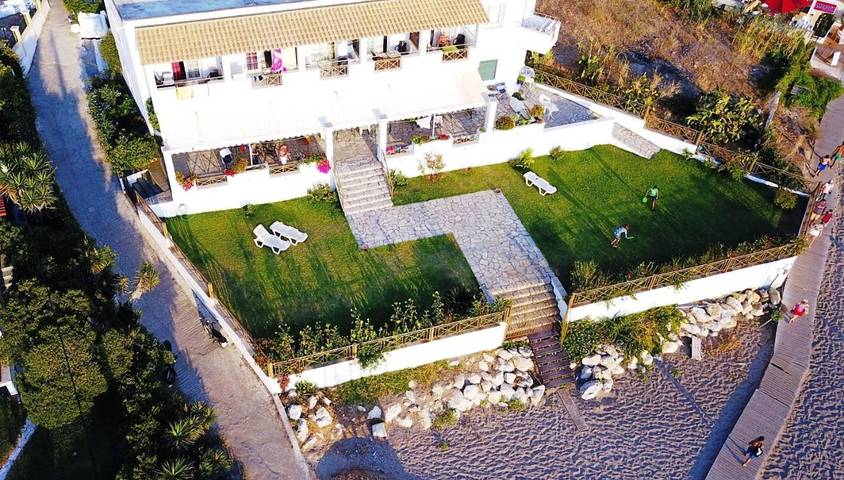 Appart’hôtel pour 2 personnes, avec Balcon et Terrasse ainsi que Jardin et Vue