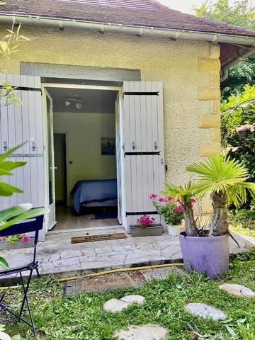 Gîte pour 2 personnes, avec vue ainsi que jardin et terrasse à Champcevinel
